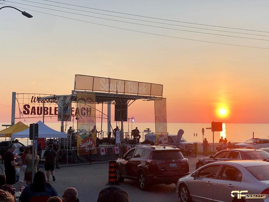 A drive- in concert set up